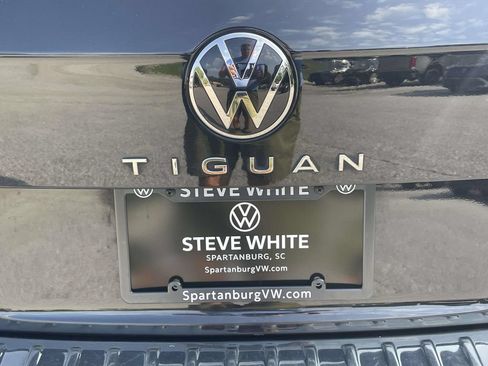 Certified 2023 Volkswagen Tiguan SE FWD image 9
