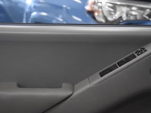 Used 2013 Nissan Frontier SV image 83