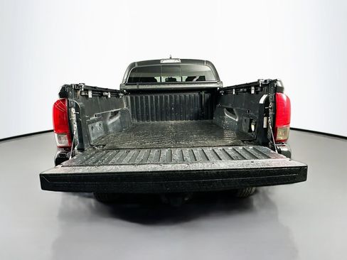 Used 2017 Toyota Tacoma TRD Off-Road AWD/4WD image 27