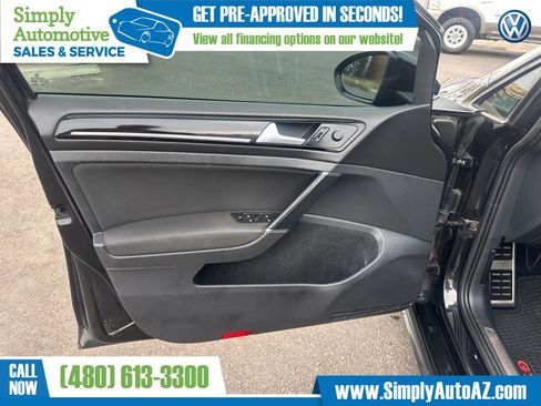 Used 2017 Volkswagen Golf 4-Door FWD image 24