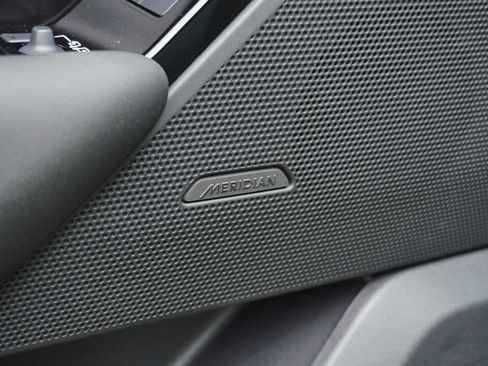 Used 2026 Land Rover Range Rover Velar Dynamic SE AWD/4WD image 11