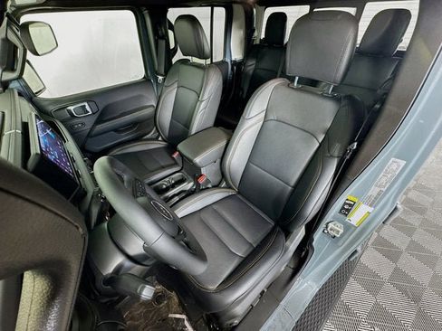 Used 2025 Jeep Gladiator Sport image 20