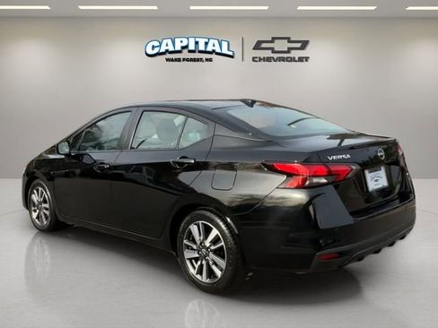 Used 2023 Nissan Versa SV image 3