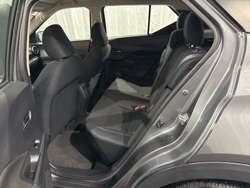 Used 2023 Nissan Kicks SV w/ Exterior Package image 10