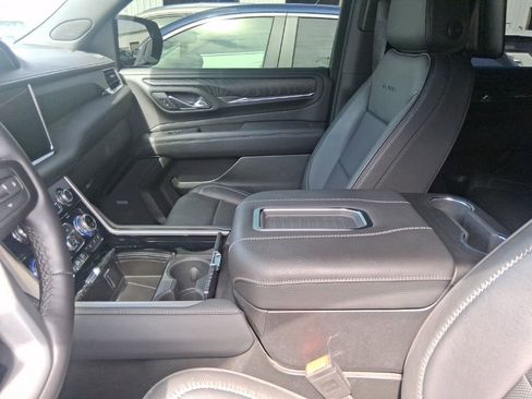 Used 2024 GMC Yukon Denali w/ Denali Reserve Package AWD/4WD image 11
