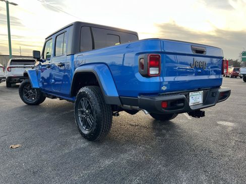 New 2026 Jeep Gladiator Sport image 10