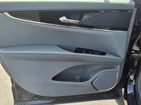 Used 2022 Lincoln Nautilus Reserve image 11