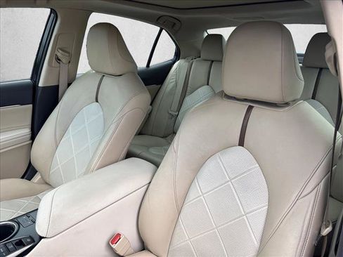 Used 2018 Toyota Camry XLE FWD image 20