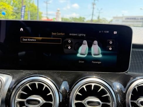Used 2020 Mercedes-Benz GLB 250 4MATIC image 34