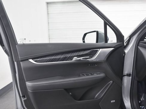 Certified 2025 Cadillac XT6 Premium Luxury image 9