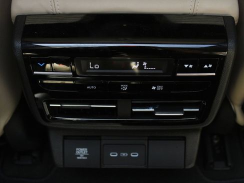 Certified 2025 Acura MDX FWD w/ Technology Package image 18