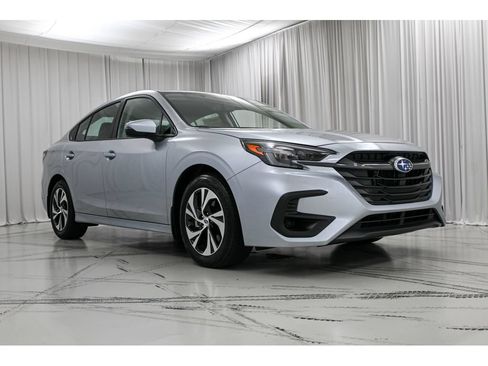 Used 2025 Subaru Legacy Premium AWD/4WD image 2