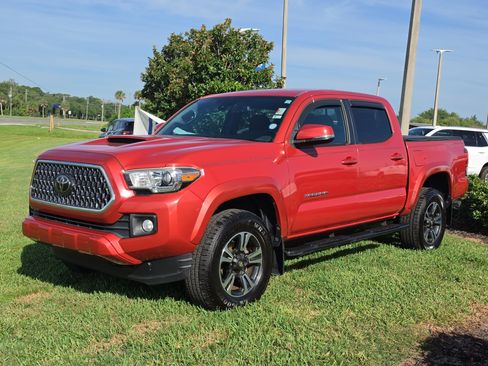 Used 2018 Toyota Tacoma TRD Sport RWD image 3