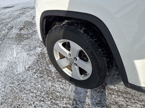 Used 2011 Jeep Grand Cherokee Laredo image 20