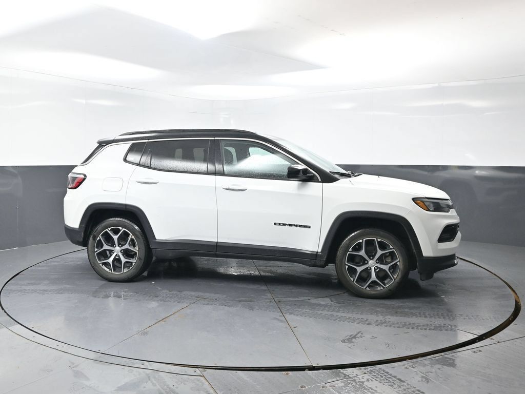 Used 2024 Jeep Compass Limited AWD/4WD image 4