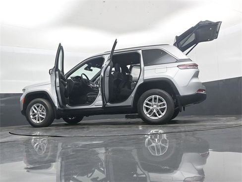 New 2025 Jeep Grand Cherokee Laredo X w/ Luxury Tech Group I image 51