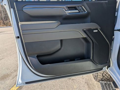 Certified 2024 Chevrolet Silverado 2500 ZR2 w/ Technology Package image 9