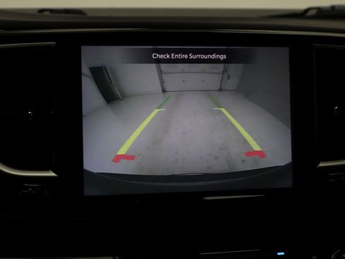Used 2022 Chrysler Pacifica Touring-L FWD image 33