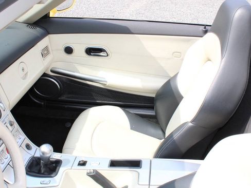 Used 2005 Chrysler Crossfire Limited RWD image 14