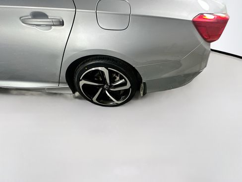 Used 2018 Honda Accord Sport image 11