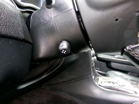 Used 2018 Chrysler 300 Limited image 15