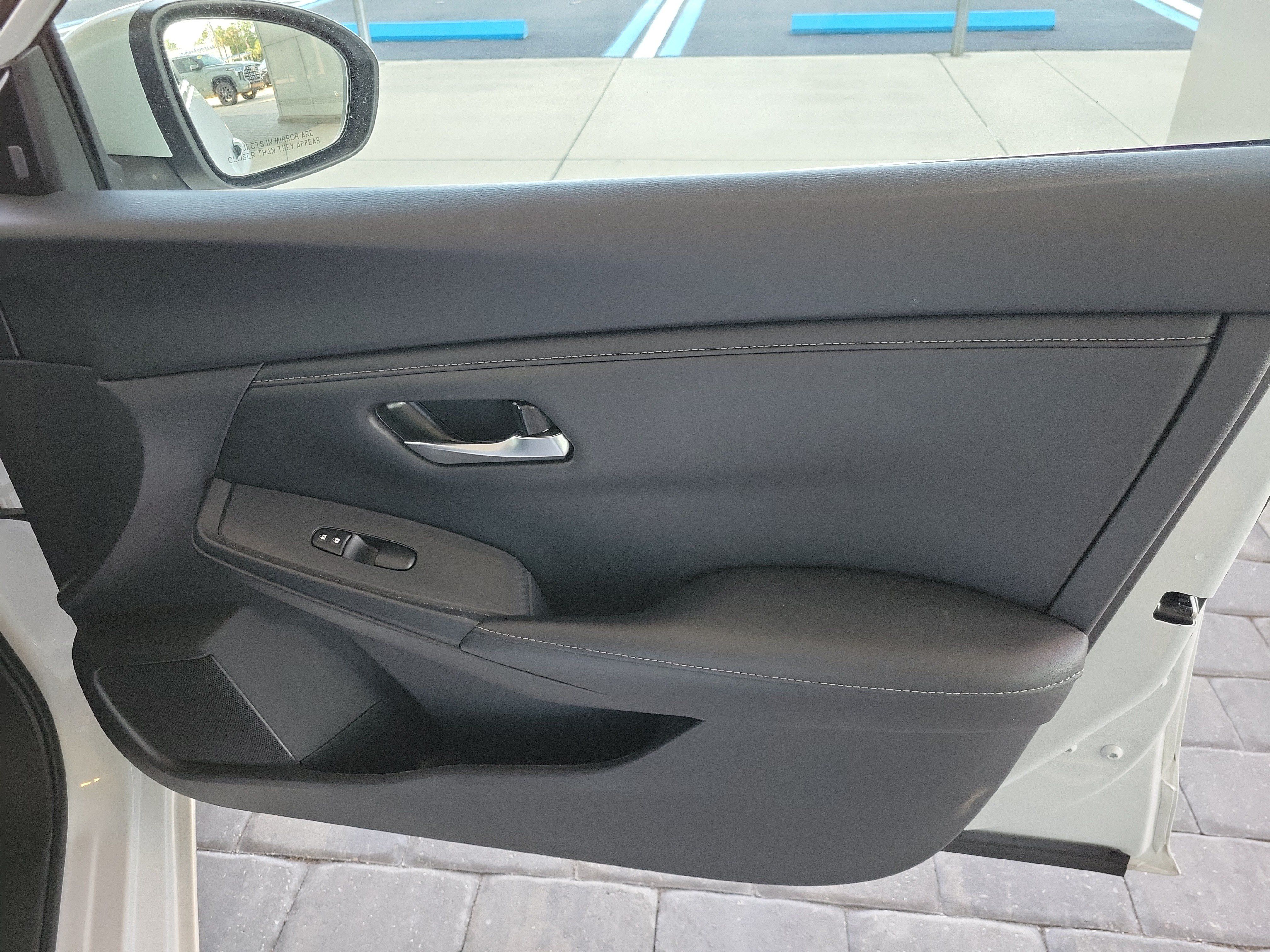 Used 2025 Nissan Sentra SV FWD image 29