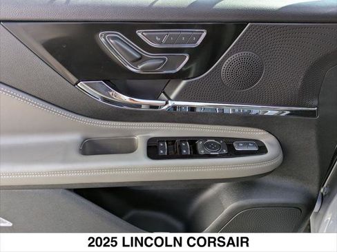 New 2025 Lincoln Corsair Reserve image 7