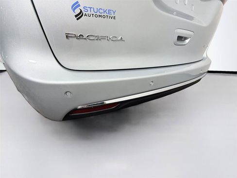 Used 2024 Chrysler Pacifica Limited FWD image 40