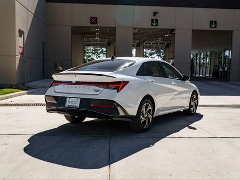 New 2025 Hyundai Elantra SEL image 7