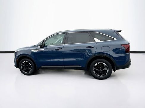 Used 2025 Kia Sorento S image 4