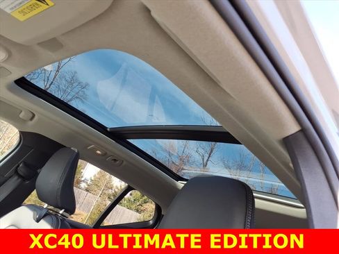 Used 2024 Volvo XC40 B5 Ultimate image 16