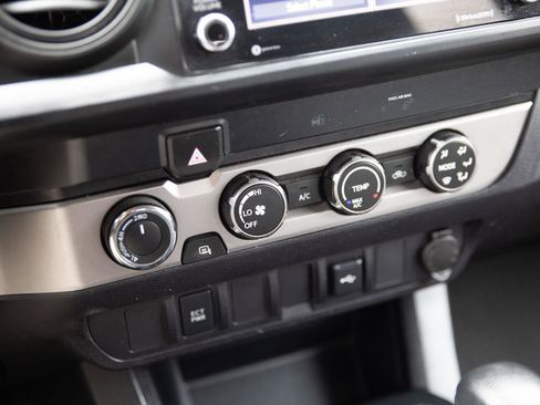 Used 2020 Toyota Tacoma SR AWD/4WD image 14