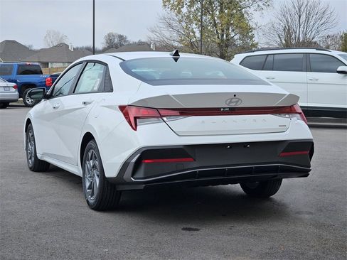 New 2026 Hyundai Elantra Blue image 5