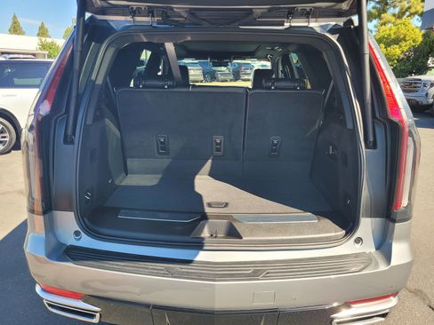 Used 2023 Cadillac Escalade Premium Luxury AWD/4WD image 7