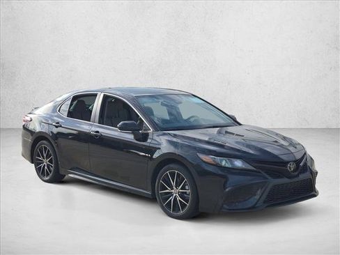 Used 2023 Toyota Camry SE w/ Convenience Package FWD image 3