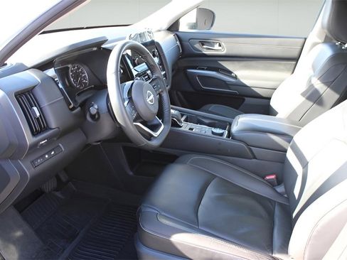 Used 2022 Nissan Pathfinder SL w/ SL Black Package image 9