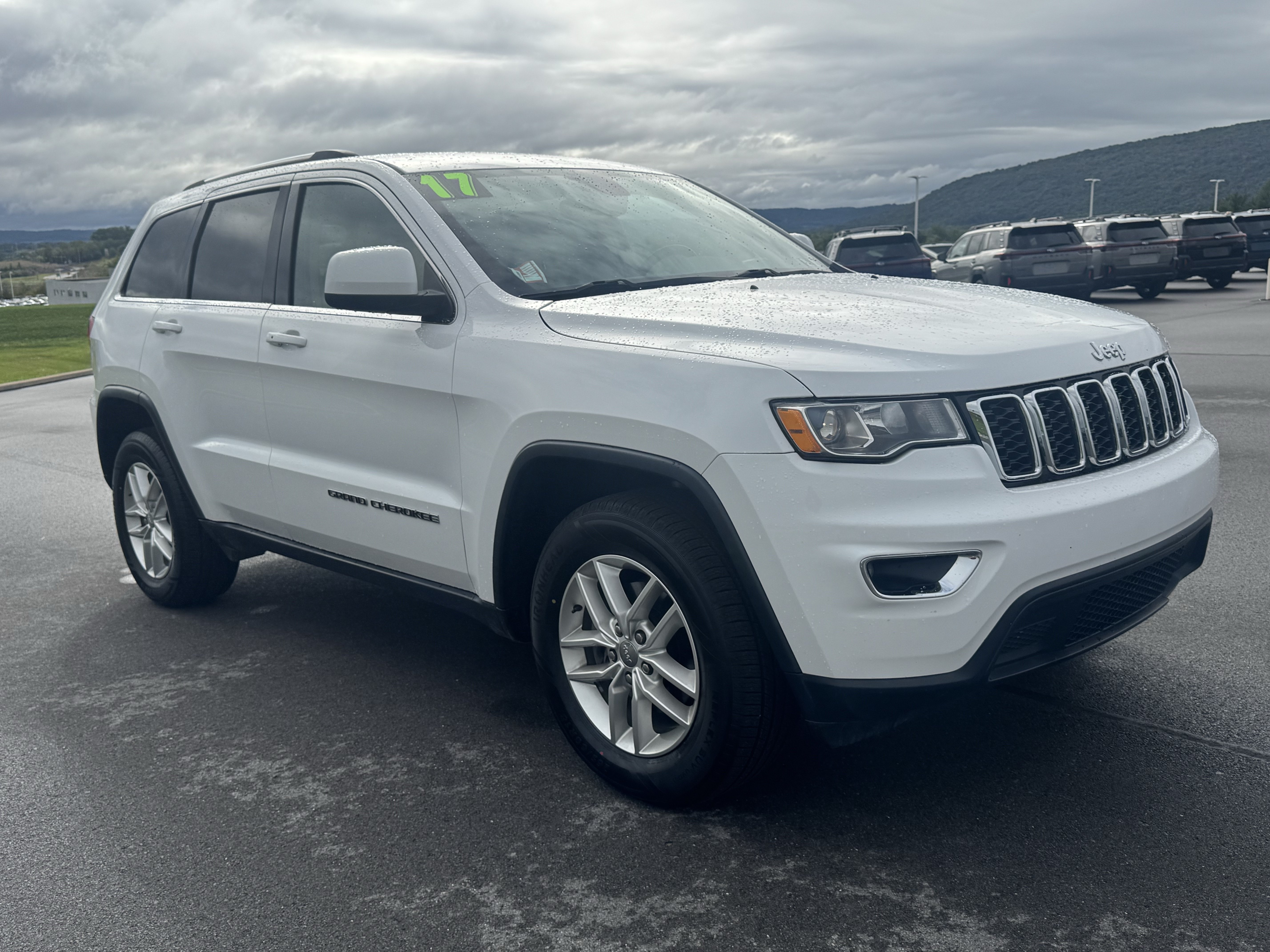 Used 2017 Jeep Grand Cherokee Laredo w/ Quick Order Package 23E AWD/4WD image 1
