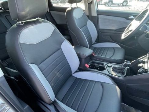 Used 2024 Volkswagen Taos SEL image 13