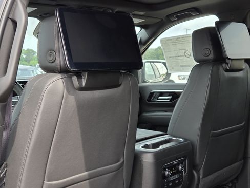 New 2026 Chevrolet Tahoe High Country AWD/4WD image 18