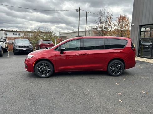 New 2026 Chrysler Pacifica Select AWD/4WD image 8