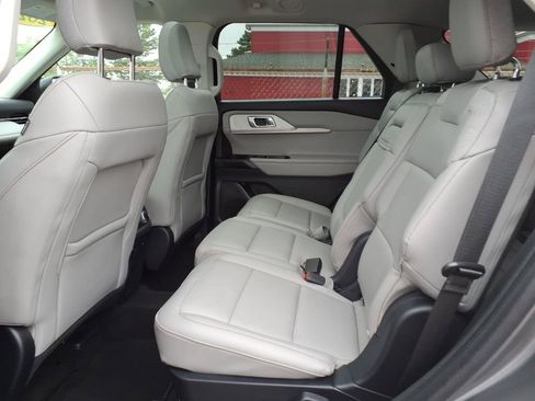 Certified 2025 Ford Explorer Active w/ Active Comfort Package AWD/4WD image 12