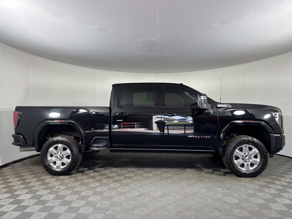 Used 2025 GMC Sierra 2500 AT4 w/ AT4 Premium Plus Package AWD/4WD image 6