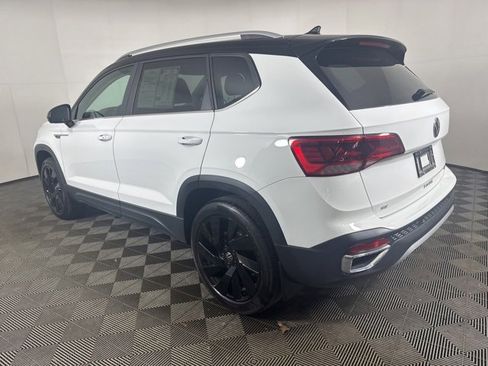 Certified 2024 Volkswagen Taos SE w/ Panoramic Sunroof Package image 6