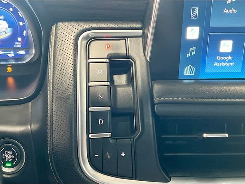 Used 2022 Chevrolet Suburban Premier image 13