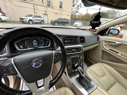 Used 2015 Volvo V60 T5 Premier image 5