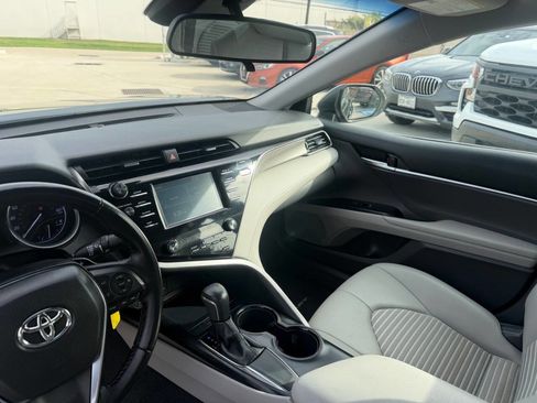 Used 2019 Toyota Camry SE FWD image 21