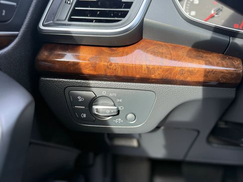 Used 2018 Audi Q5 2.0T Premium w/ Convenience Package image 24