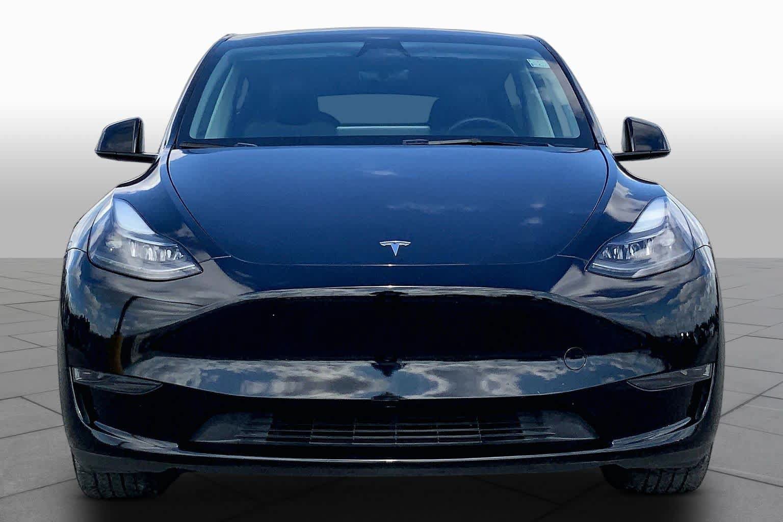 Used 2024 Tesla Model Y 2WD image 3