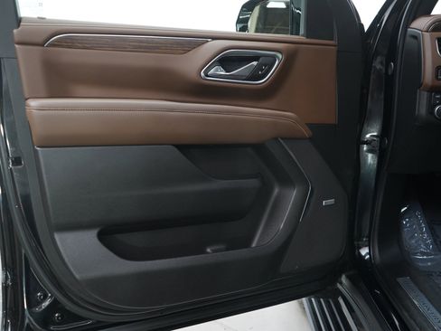 Used 2024 Chevrolet Suburban High Country w/ Premium Package image 21