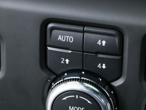 Used 2024 GMC Sierra 1500 AT4 w/ Technology Package AWD/4WD image 25